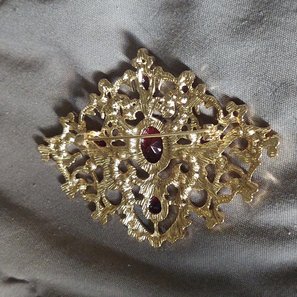 Filigree Red Cabochon Rhinestone Broach - Picture 2 of 3